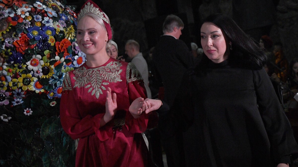 Показ коллекции «Волшебство времен» дизайнера Марии Карлиной, которая родом из Ельца. Наряды мастера украшены кружевом, которым так славится ее родина