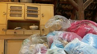 Что делать, если сосед захламил свое жилище мусором: рекомендации юриста