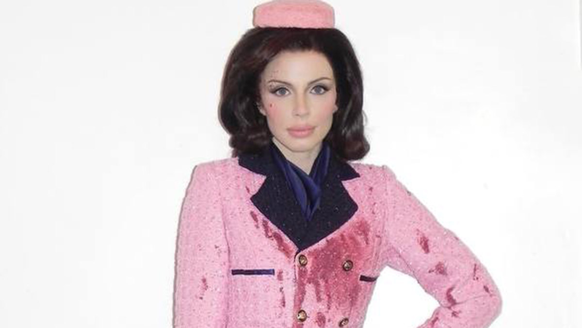 Джулию Фокс раскритиковали за образ окровавленной Кеннеди на Хеллоуин