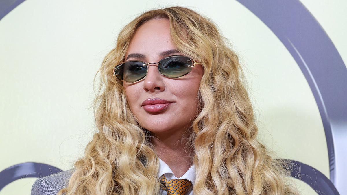 Певица Anna Asti объяснила, зачем уехала из России в Испанию