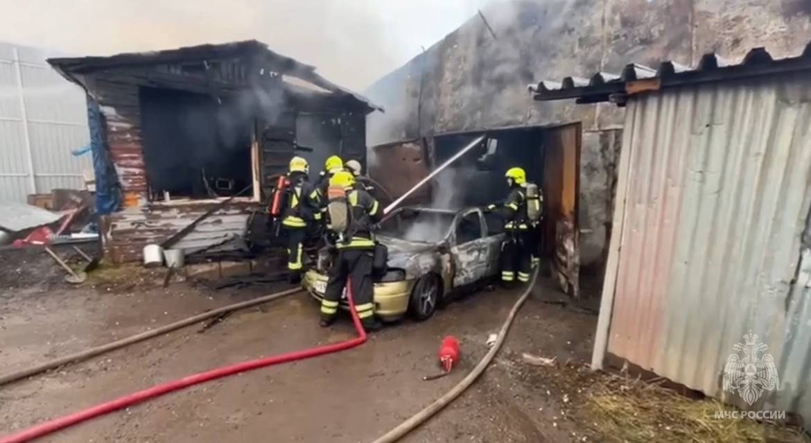 Складское строение вспыхнуло в Новой Москве, есть пострадавшие