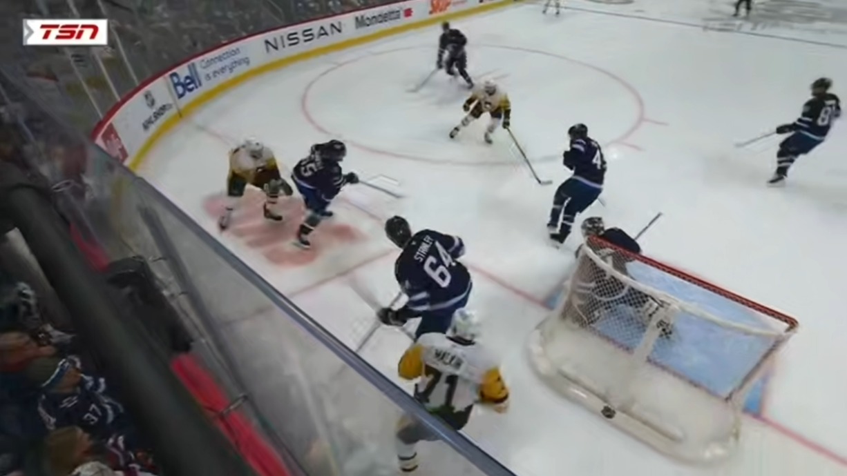 НХЛ оштрафовала Малкина на пять тысяч долларов за удар канадского игрока клюшкой