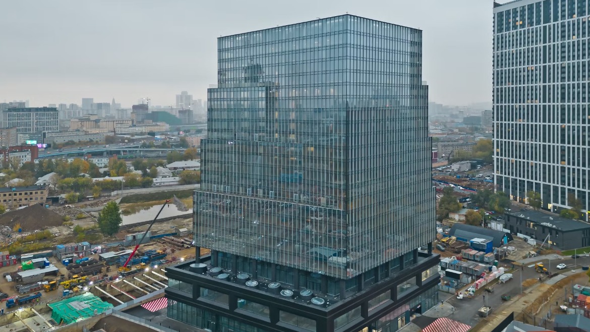 Анатолий Гарбузов: Новый офисный центр в Хорошево-Мневниках, возведенный по городской программе МПТ, оборудован зенитными фонарями