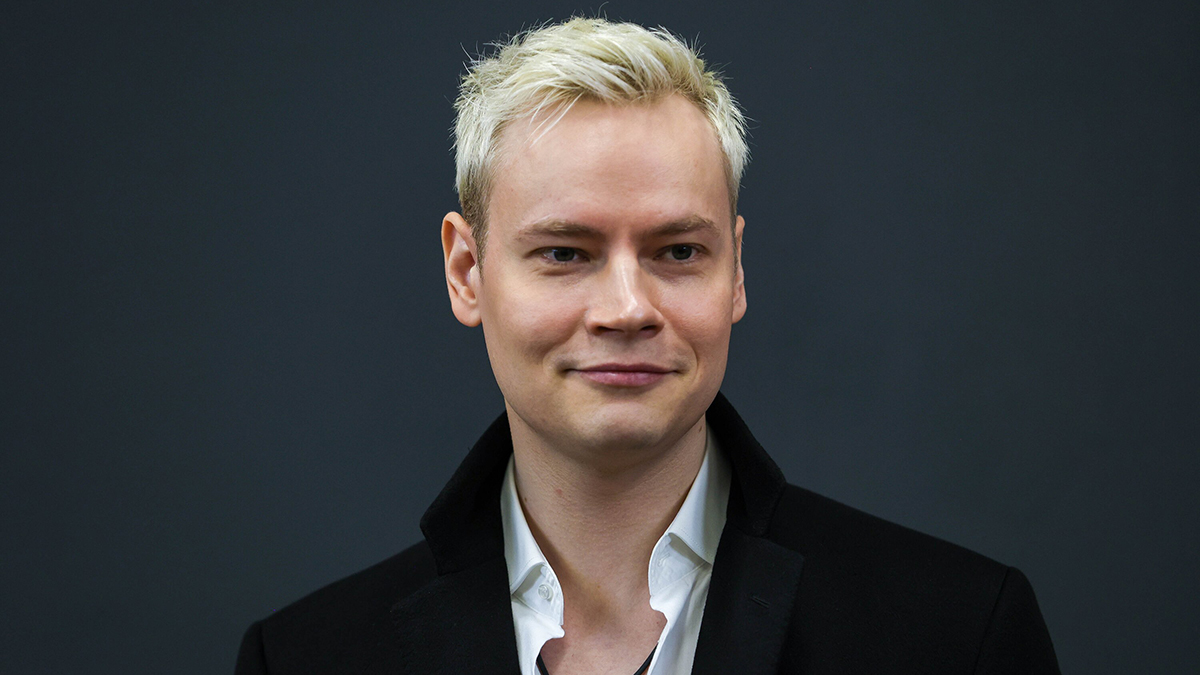 «Поцелуй его от меня»: мать SHAMAN оценила видео сына с облизыванием Байкала