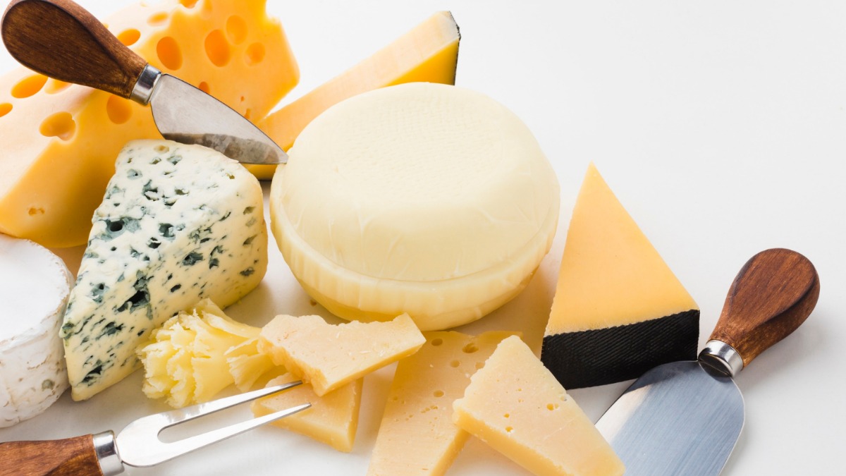 Эксперт рассказала, на что обратить внимание при покупке сыра