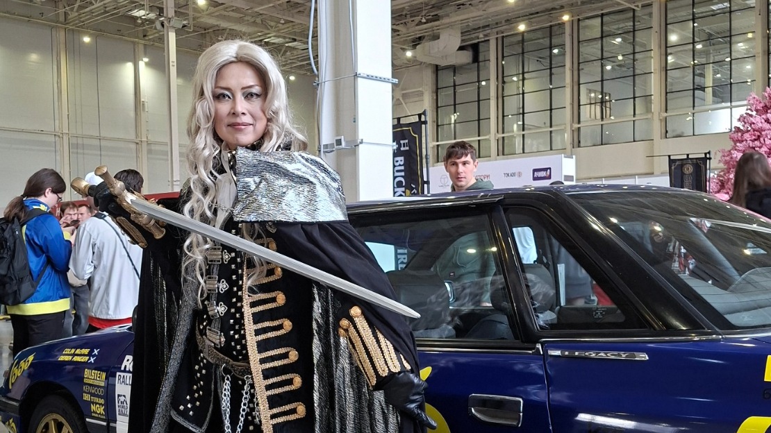 Фран — известный косплеер из Японии. Девушка повторила образ героя Алукард из японской игры «Кастлевания»