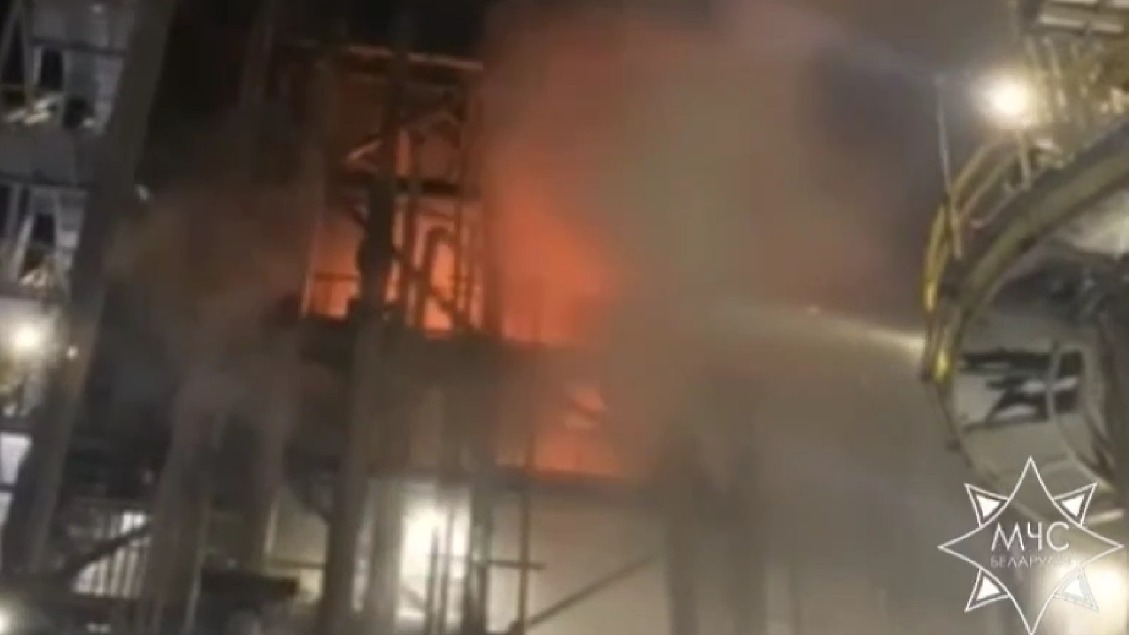 Пожар произошел на нефтезаводе в Белоруссии