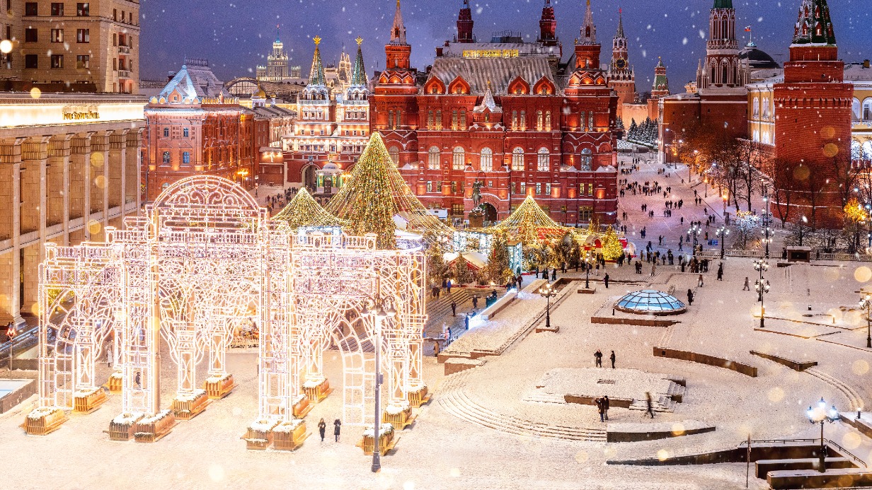 ВЦИОМ: Москвичи позитивно оценивают новогоднее украшение столицы