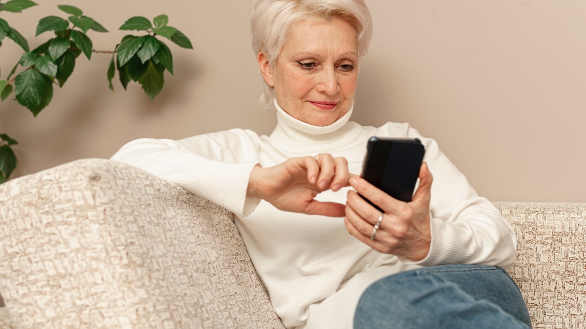 Москвичи старшего поколения стали активней пользоваться помощью ИИ