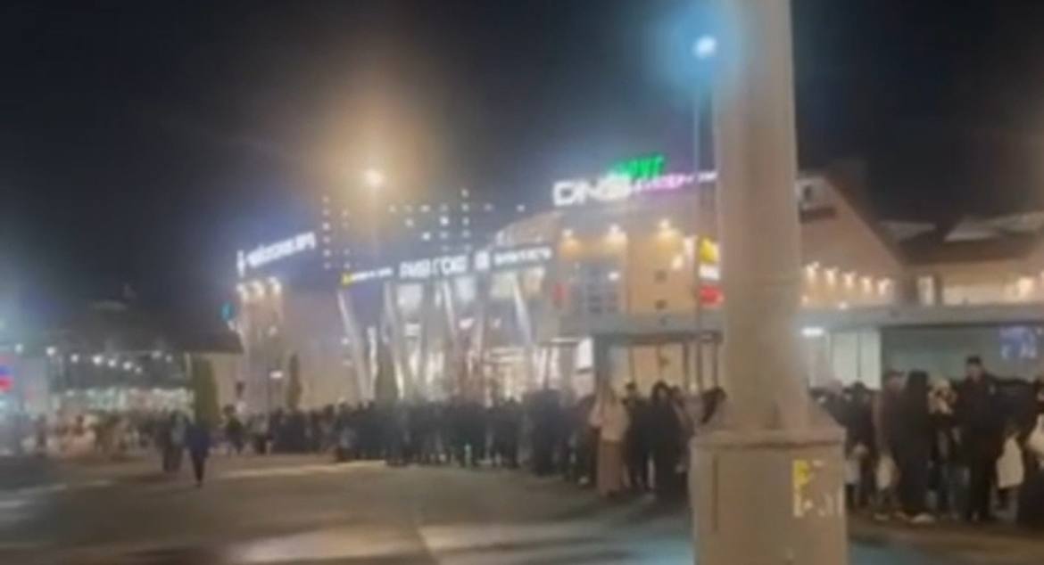 Жители трех ЖК в Подмосковье пожаловались на огромные очереди в автобусы, которые возят в Москву