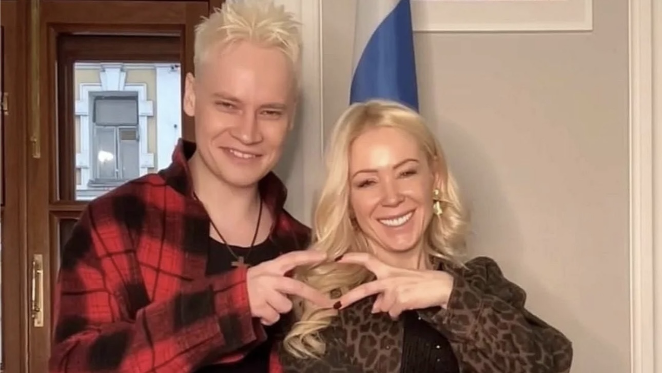 «Сейчас не до фаты»: дизайнер оценил милитари-наряды SHAMAN и Мизулиной в ЗАГСе