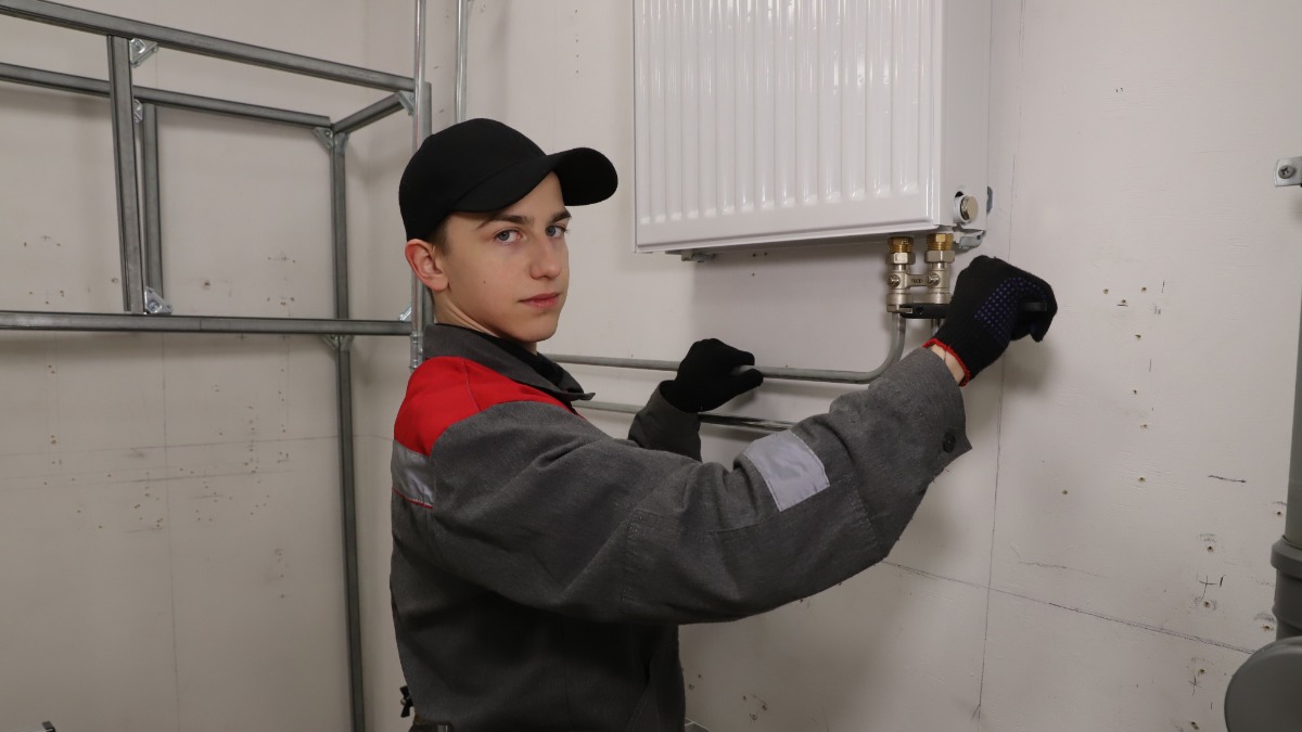 Пожаловаться на отсутствие отопления можно через портал «Госуслуги». Теперь ответственное лицо, не обеспечившее тепло в квартире, получит за это штраф