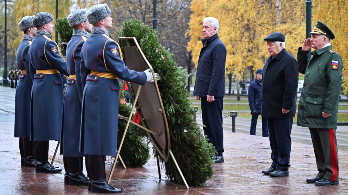 Собянин поздравил москвичей с 84-й годовщиной военного парада на Красной площади