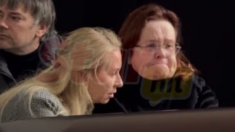 Появились кадры с женой Николаева Элеонорой Гравис у гроба на церемонии прощания