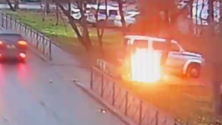 Подросток в Химках поджег полицейский «УАЗ» по указанию мошенников