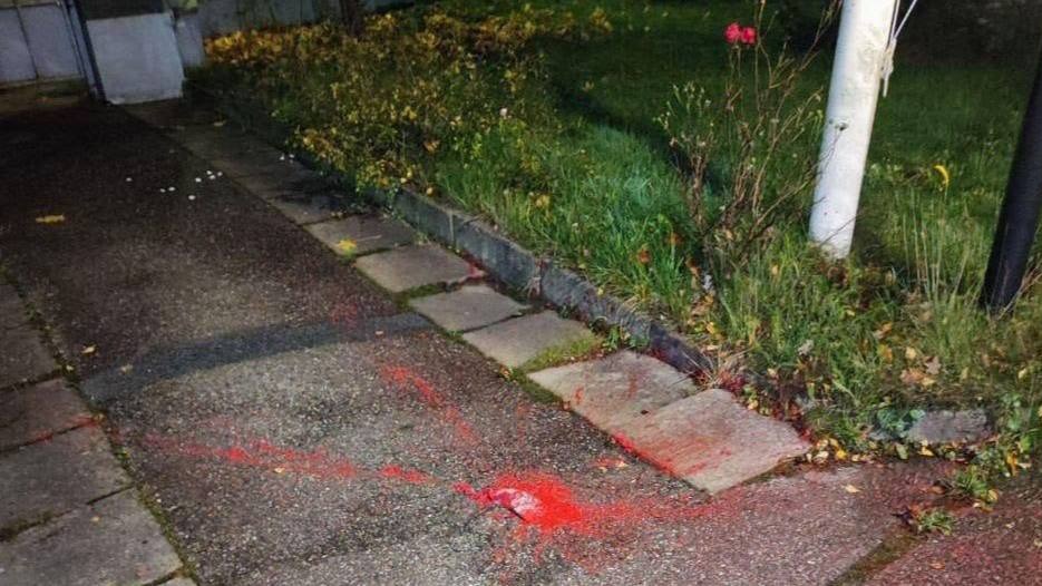 Дрон с краской вновь атаковал торговое представительство России в Швеции