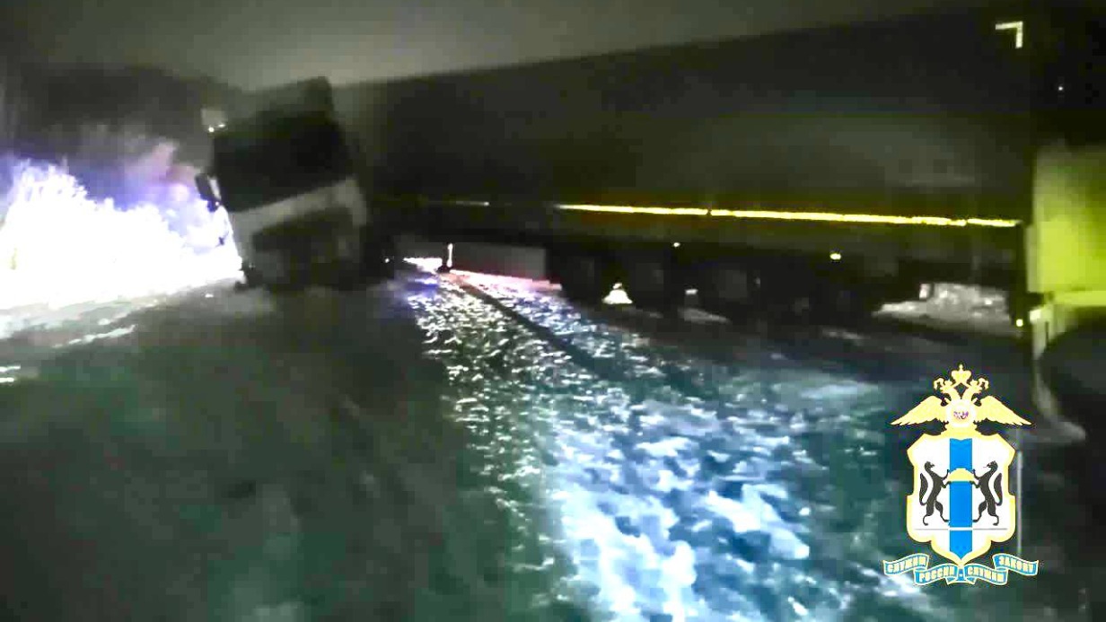 Шесть человек, включая троих детей, погибли в ДТП в Новосибирской области