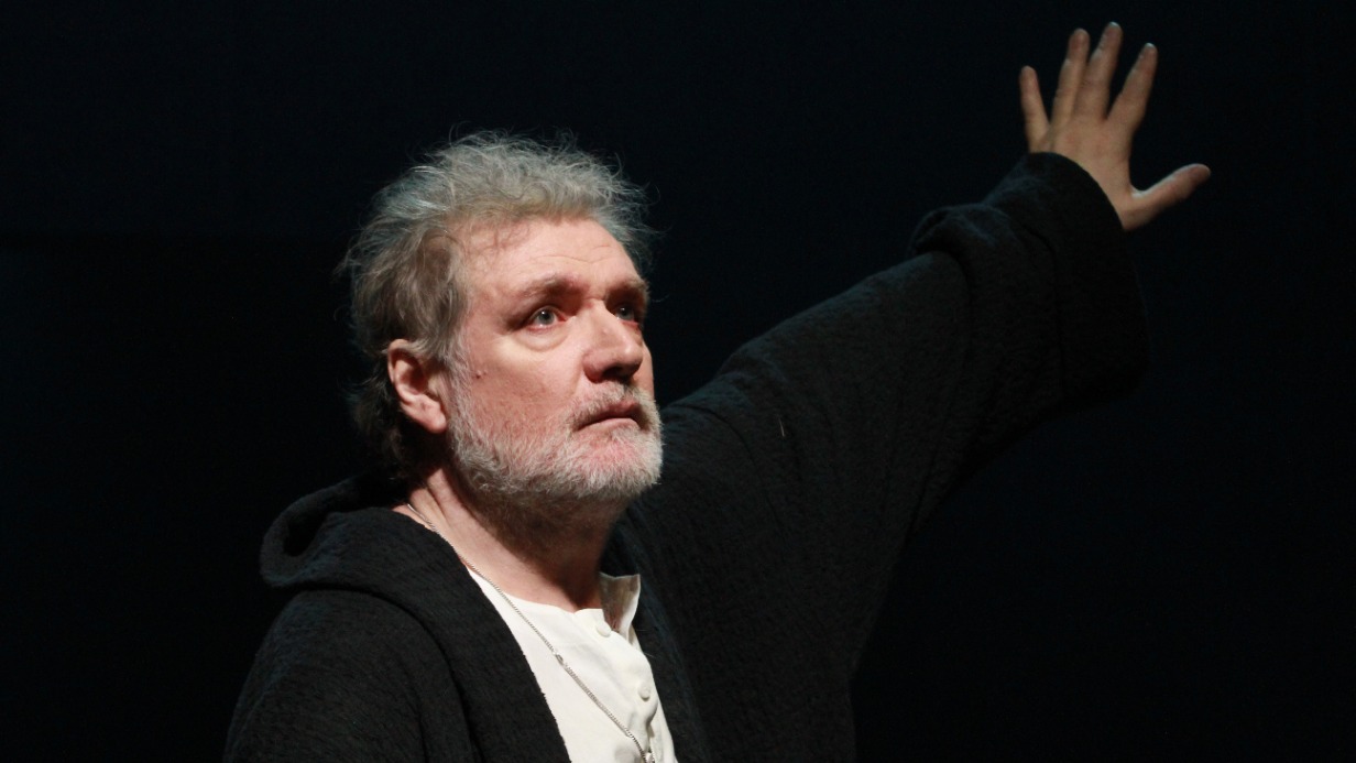 Актер Владимир Симонов в спектакле «Ромул Великий» (2021)