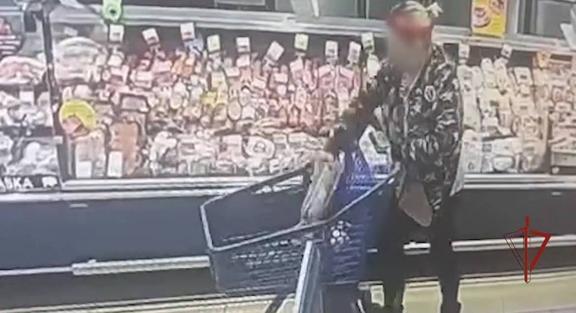 Женщину задержали при попытке кражи мяса и сыра из магазина в Подмосковье