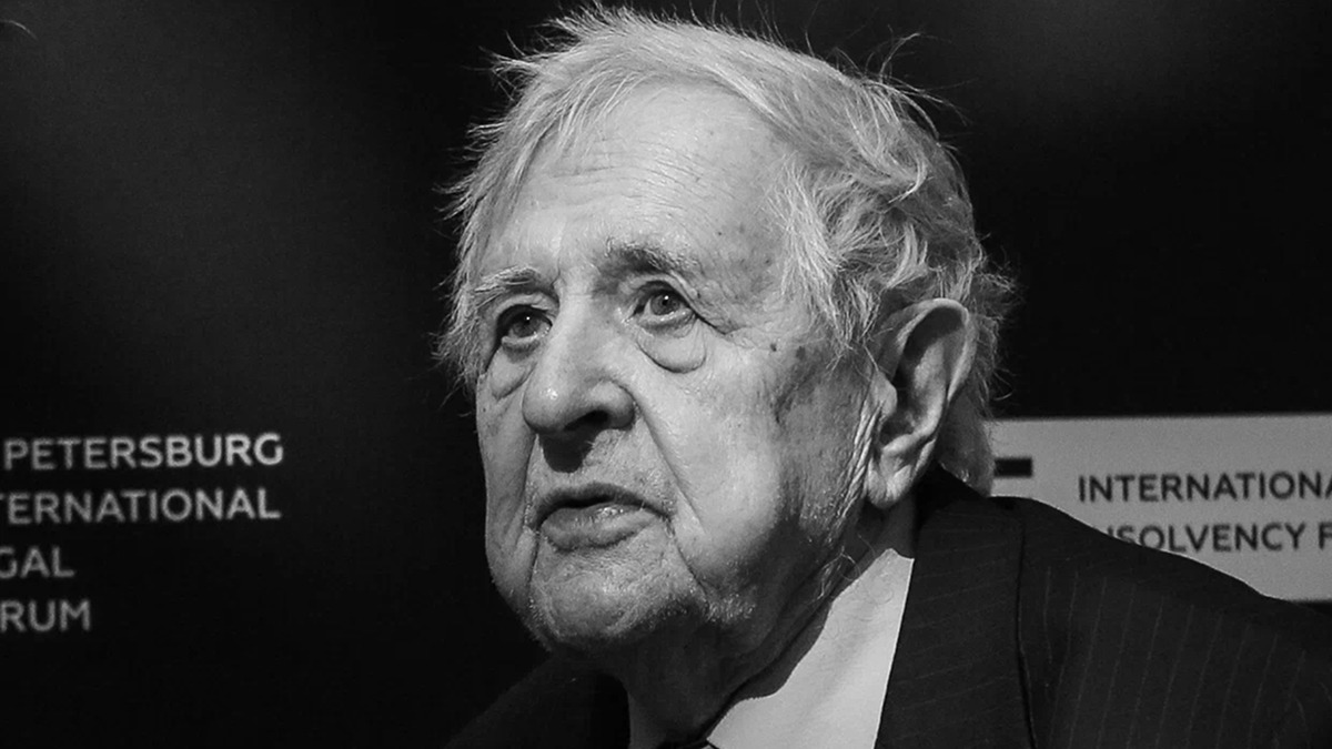 Скончался учивший Владимира Путина и Дмитрия Медведева профессор Юрий Толстой