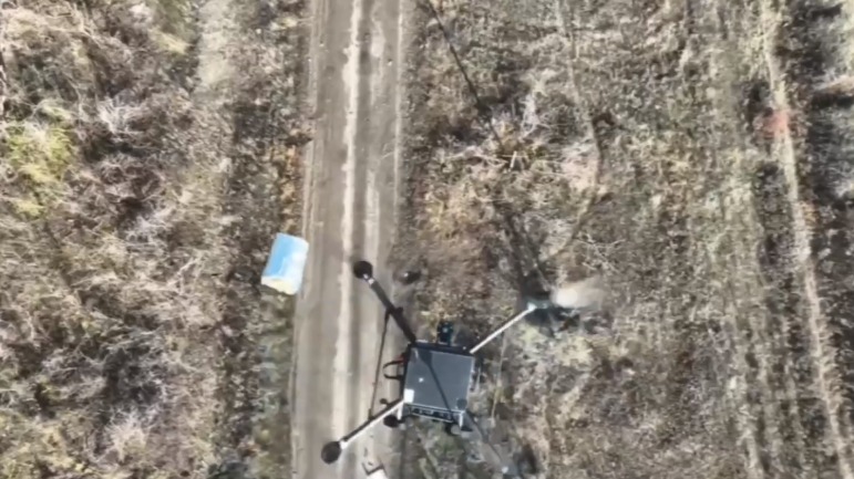 Оператор российского дрона сбил украинский коптер банкой тушенки