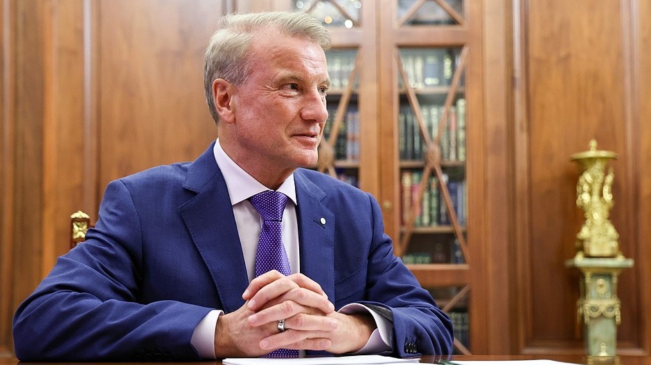 Греф надел на встречу с Путиным «умное» кольцо