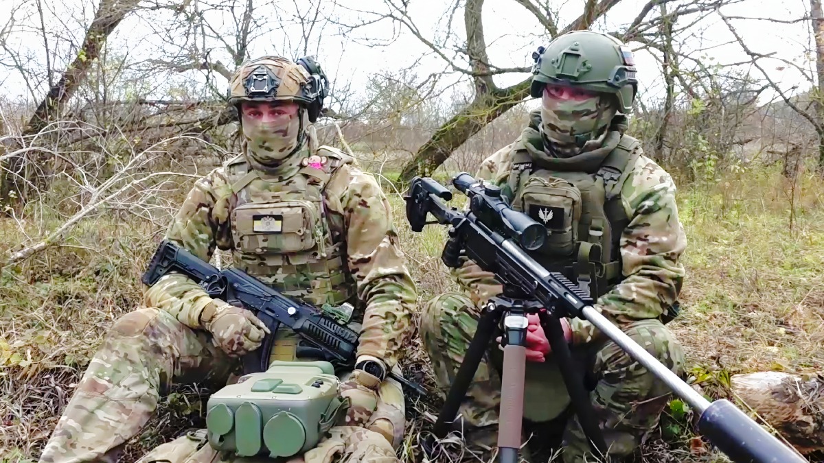 Снайперская пара разведывательной бригады группировки войск «Запад» с позывными «Скиф» и «Друид»