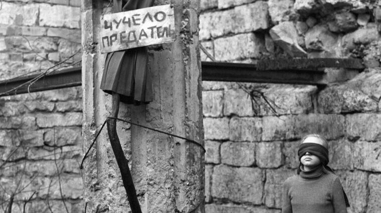 Кадр из фильма «Чучело», снятого Роланом Быковым о шестикласснице, сумевшей выстоять в столкновении с жестокостью со стороны одноклассников