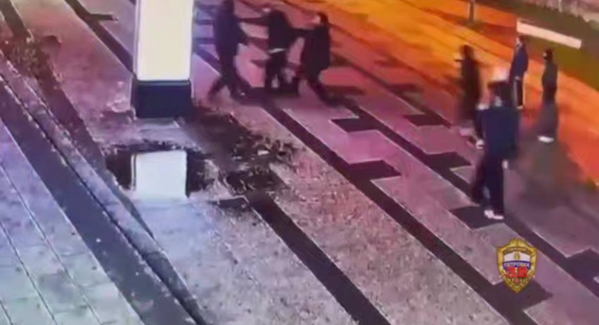 Мужчина ранил ножом незнакомца после конфликта на улице в Москве