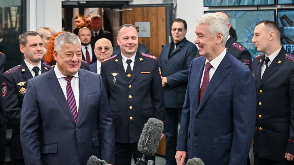 Мэр Москвы Сергей Собянин и начальник Главного управления МВД России по Москве Олег Баранов в День сотрудника органов внутренних дел РФ открыли новые здания отделов полиции