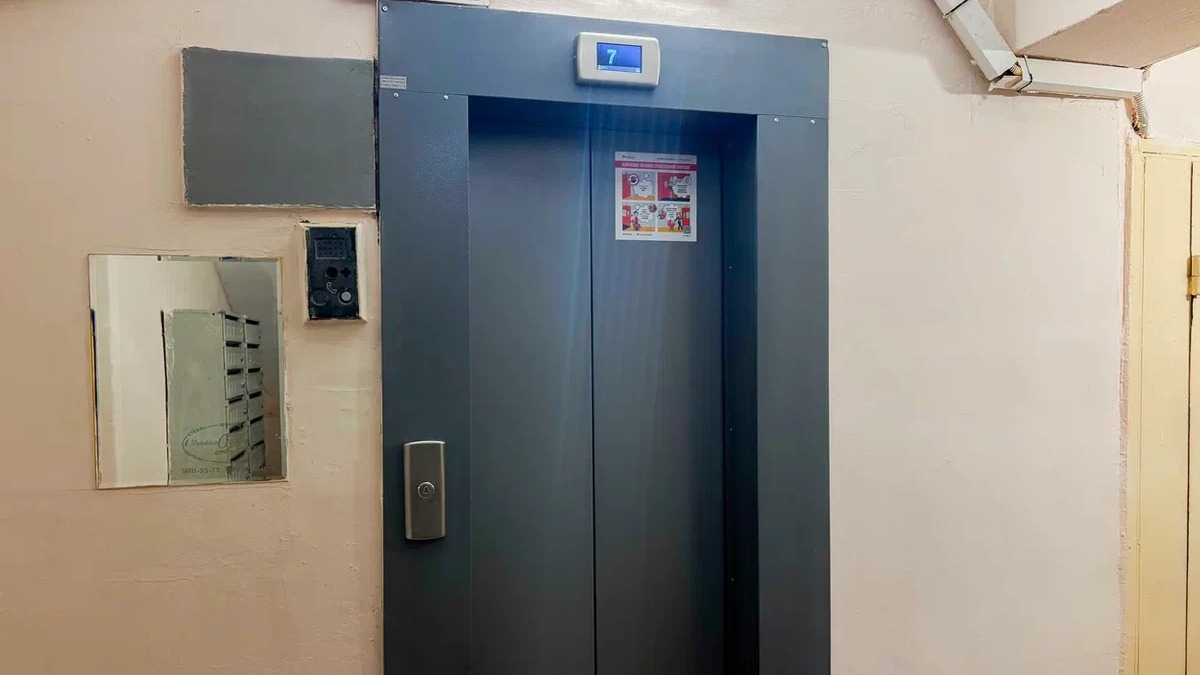 В жилом доме в районе Лианозово в 2025 году завершили замену лифтового оборудования с расширением дверных проемов
