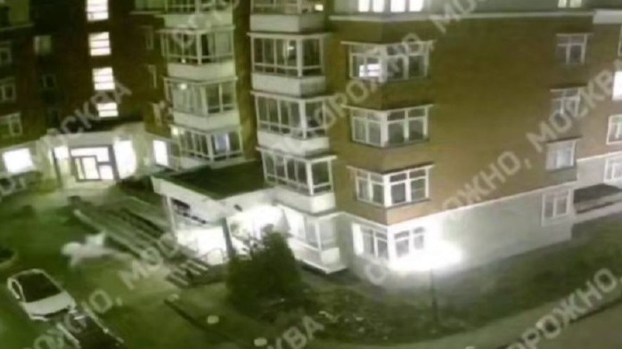 Жители Подмосковья вызвали полицию из-за мужчины, выкинувшего петарду из окна