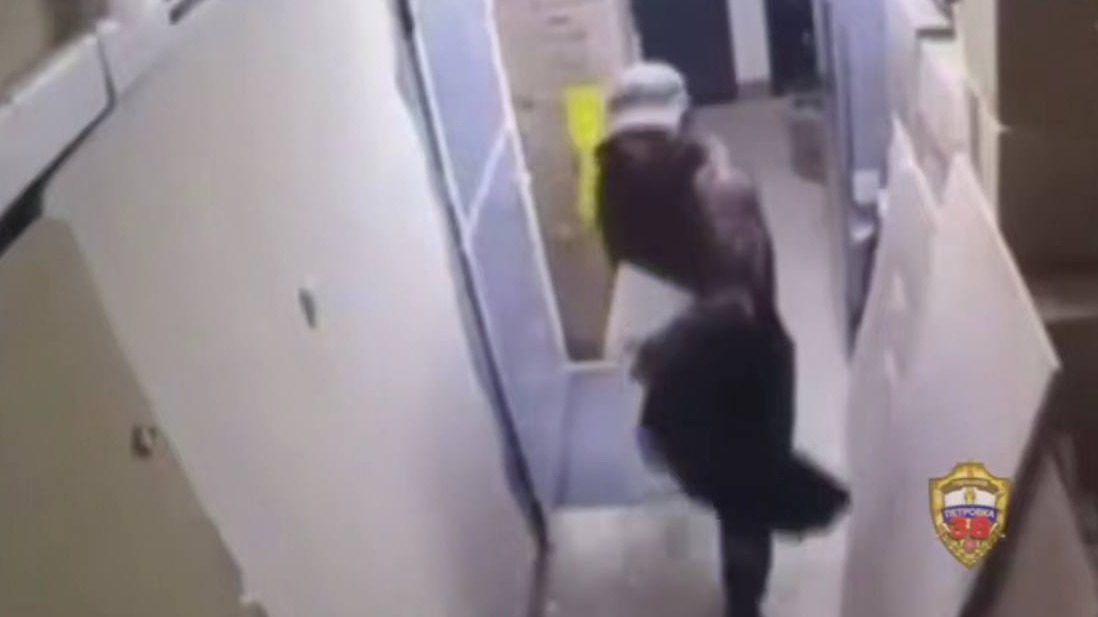 Мужчина ограбил пенсионерку из Москвы на миллион под видом проверки домофона