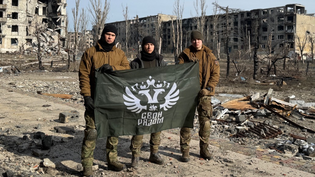 Активисты фонда «СВОи рядом» Михаил Макаров, Иван Фесюк и Иван Макаров отправились в Угледар для передачи гуманитарной помощи и съемки видеорепортажа о жизни мирных жителей, оставшихся там после начала СВО