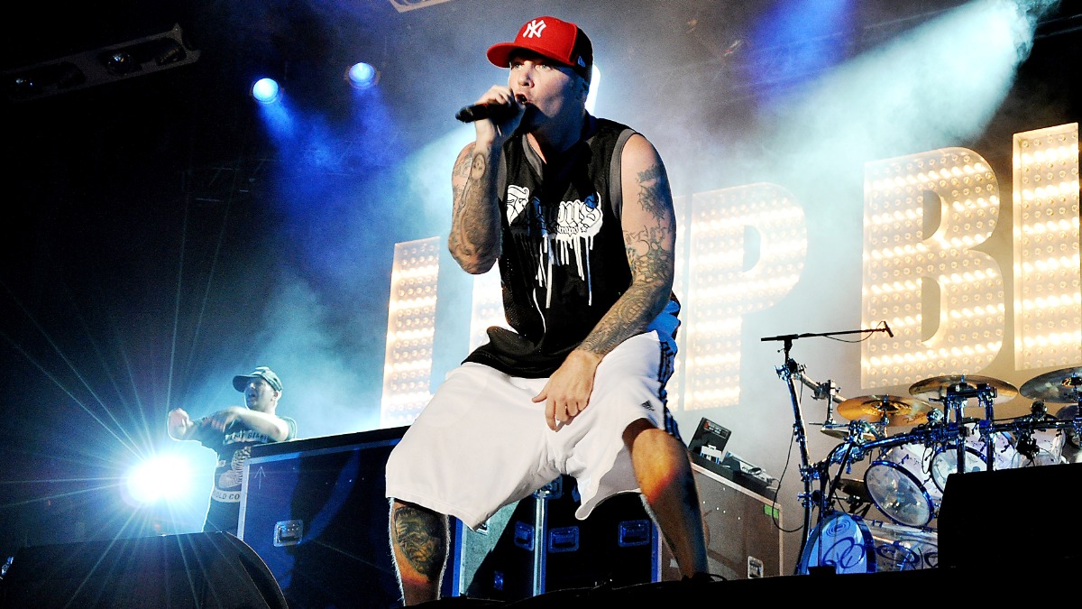 Концерт Limp Bizkit отменили в Эстонии из-за плаката с поддержкой РФ