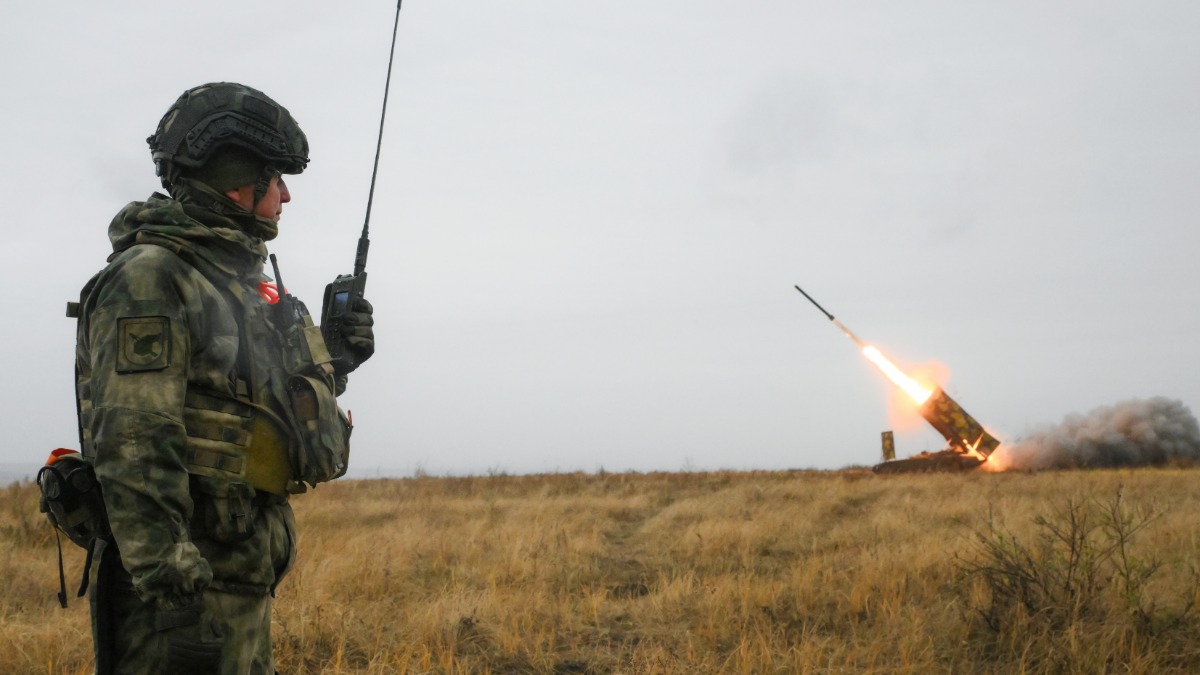 Итоговые занятия по боевой подготовке экипажей тяжелых огнеметных систем ТОС-1А «Солнцепек» с применением термобарических боеприпасов по целям условного противника на территории военного полигона гвардейской мобильной бригады РХБЗ в Саратовской области