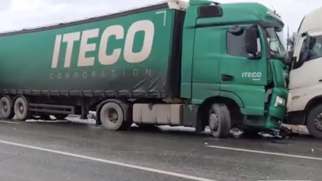 Шесть фур столкнулись на трассе в Челябинской области