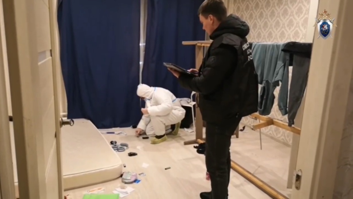 СК показал видео из квартиры в Балашихе, где нашли тело убитого отчимом ребенка