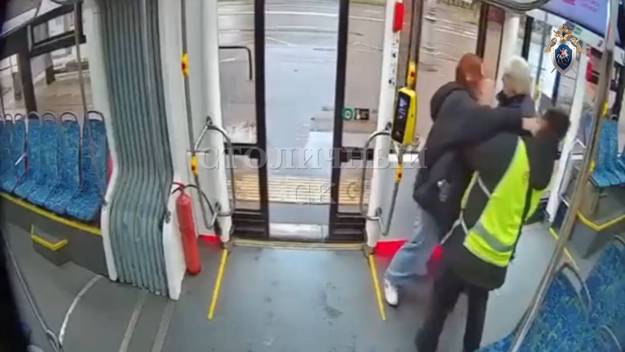 Столичный суд рассмотрит дело женщины, избившей контролера в трамвае