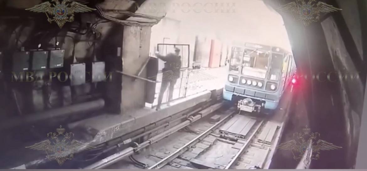 Двух «зайцев» задержали за проникновение в московское метро через тоннель