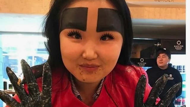 Якутская блогерша Протодьяконова выпрыгнула из окна, спасаясь от побоев 