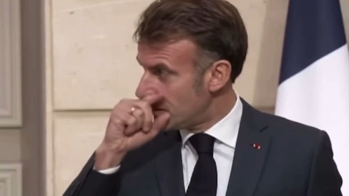 Физиогномист Панкратов объяснил странные жесты Макрона Зеленскому перед камерами