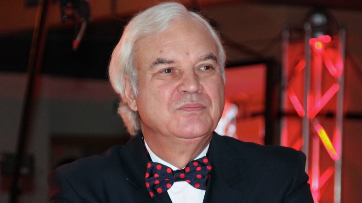 Телеведущий и журналист Владимир Молчанов, автор и ведущий любимой миллионами информационно-развлекательной телепрограммы Центрального телевидения «До и после полуночи», выходившей в 1987–1991 годах