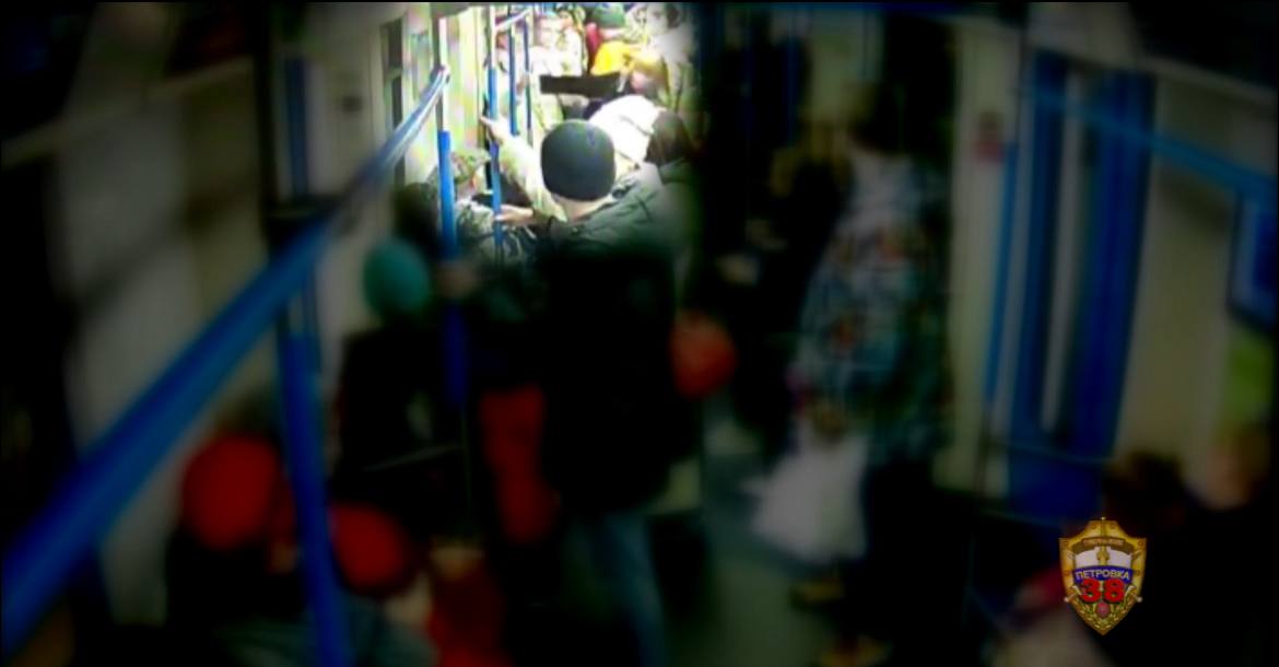 В Москве наказали пенсионерку, ударившую девушку головой о поручень в метро