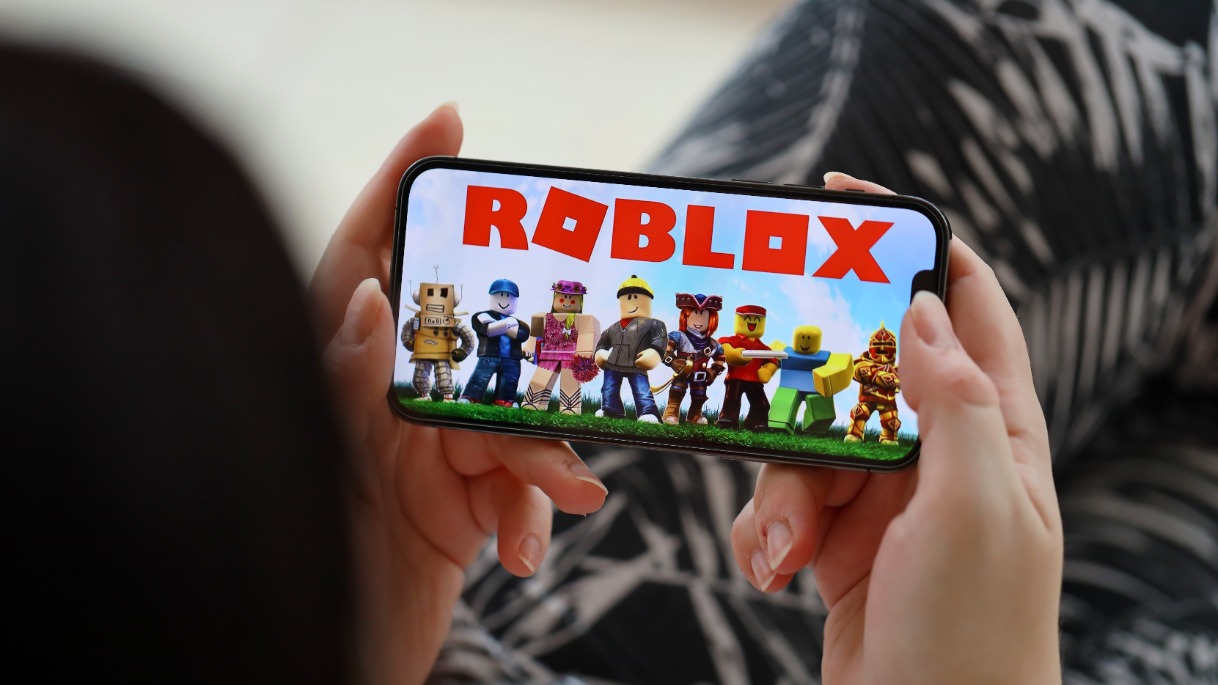 Педофилы и мошенники в Roblox: как обманывают детей в игре, почему ее хотят запретить и как реагирует компания