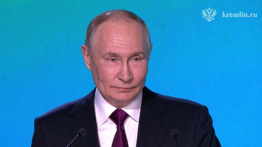 Путин поручил правительству подготовить национальный план внедрения ИИ