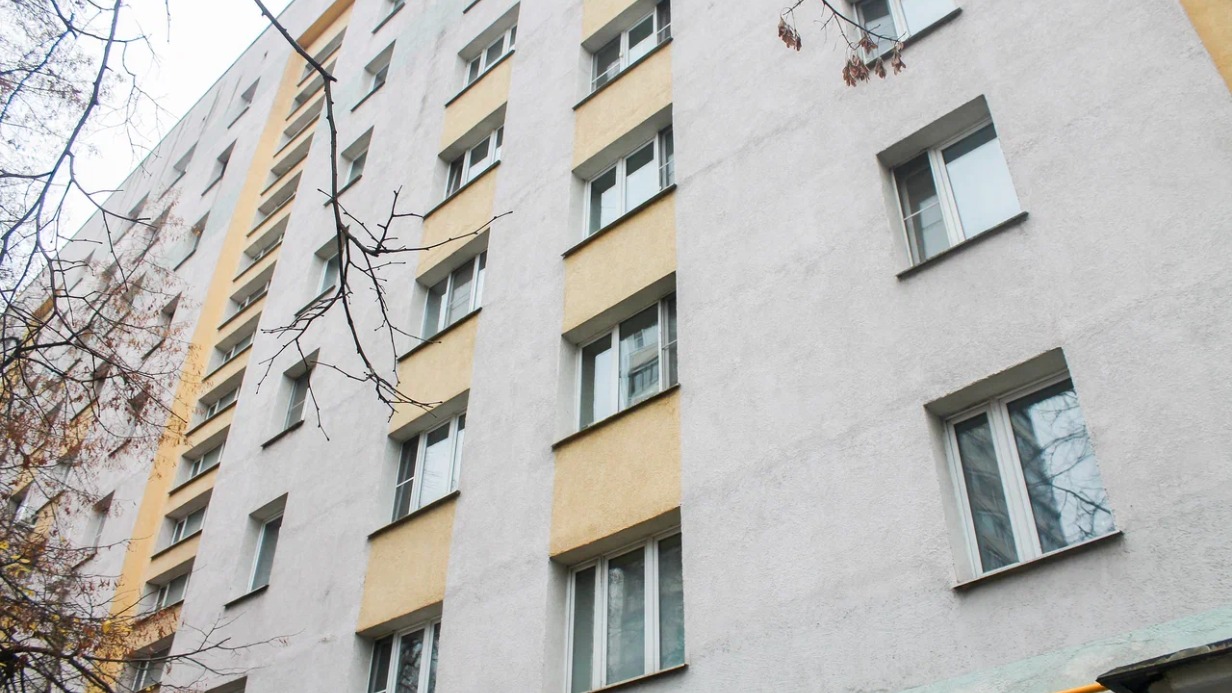 В жилом доме в районе Лосиноостровский в 2025 году завершили замену лифтового оборудования