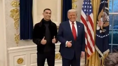 Трамп опубликовал cделанное ИИ видео, где играет в футбол с Роналду