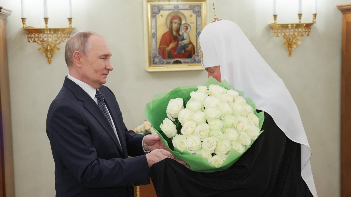 Путин поздравил патриарха Кирилла с днем рождения