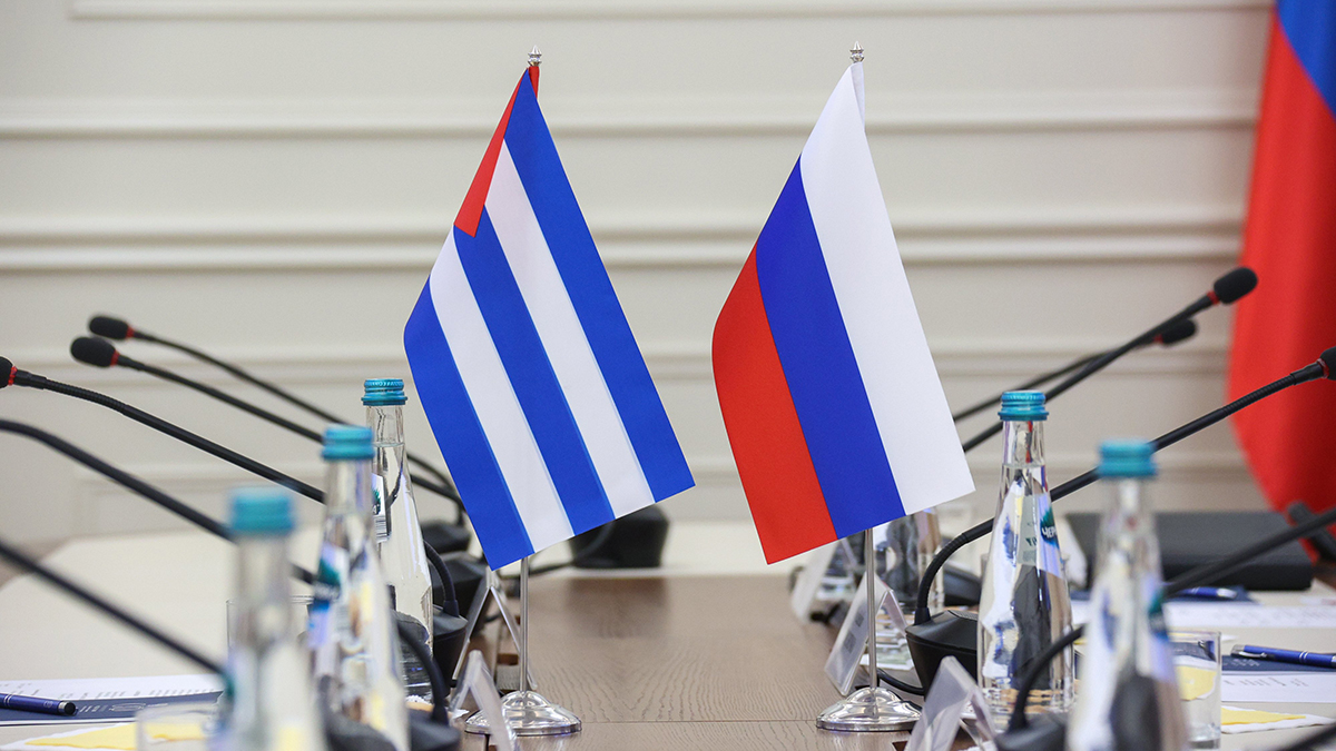 Американист Дудаков: РФ создала прецедент в прорыве энергетической блокады Кубы